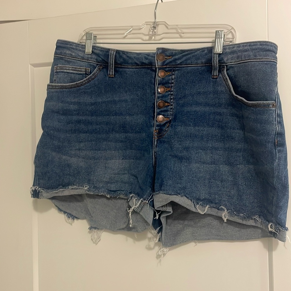 Ava & Viv full button front stretch Jean shorts with folded hem.